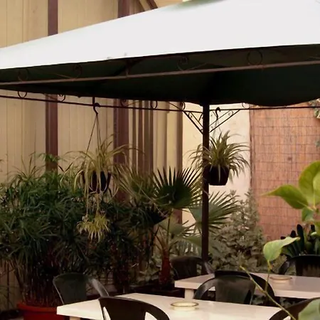 Hotel Centrale מלון