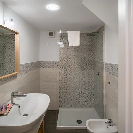 Hotel Centrale מלון