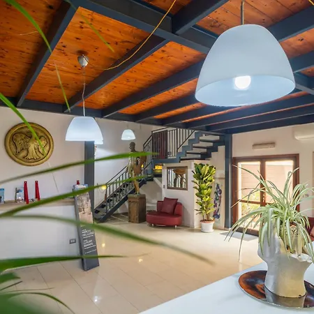 Hotel Centrale מלון